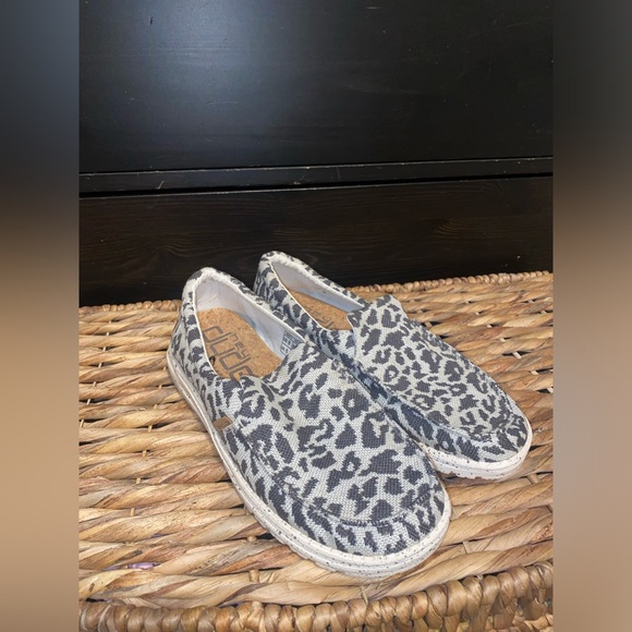 Hey dude women’s size 8 brand new - Picture 2 of 2